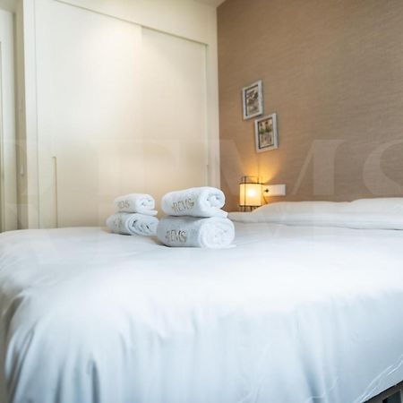 Апартаменты Seaside Escape With Views, Pool And Parking Rems Фуэнхирола Экстерьер фото