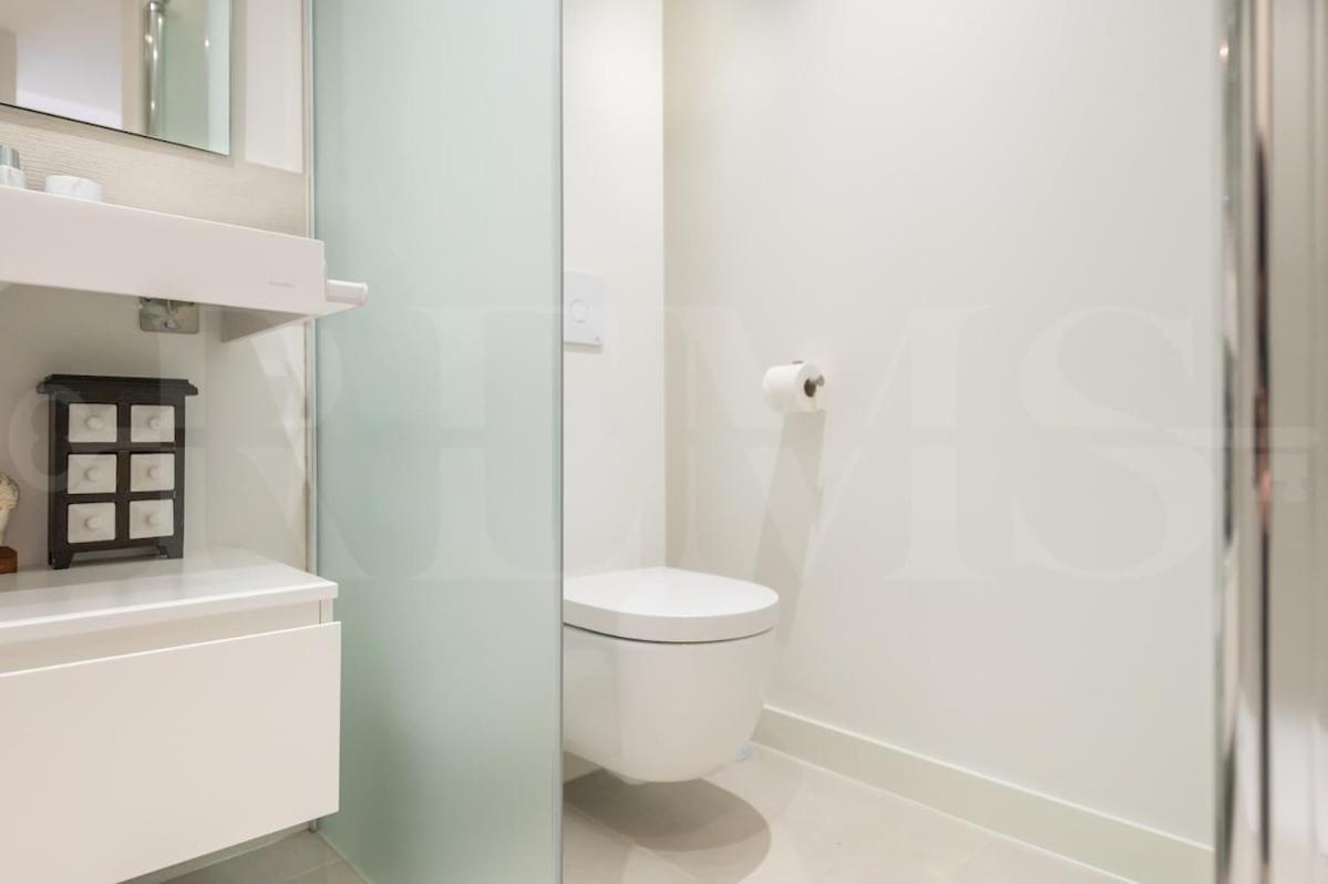 Апартаменты Seaside Escape With Views, Pool And Parking Rems Фуэнхирола Экстерьер фото