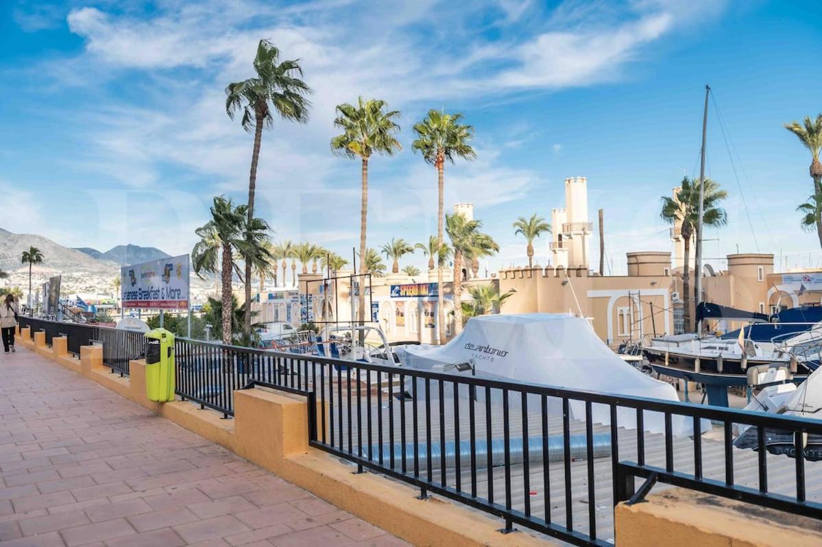 Апартаменты Seaside Escape With Views, Pool And Parking Rems Фуэнхирола Экстерьер фото