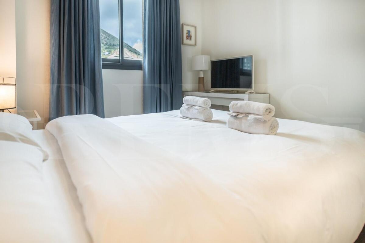 Апартаменты Seaside Escape With Views, Pool And Parking Rems Фуэнхирола Экстерьер фото