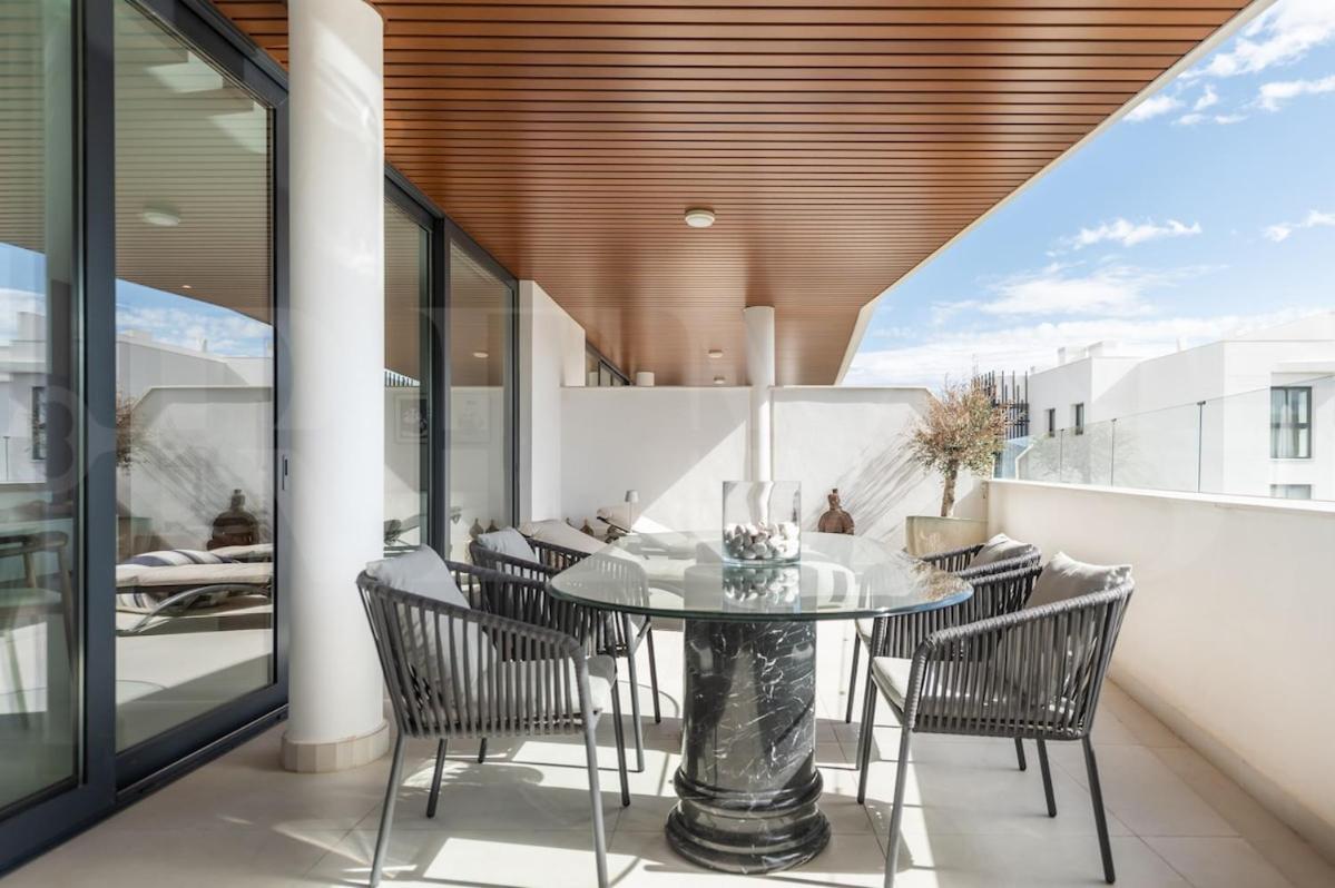Апартаменты Seaside Escape With Views, Pool And Parking Rems Фуэнхирола Экстерьер фото