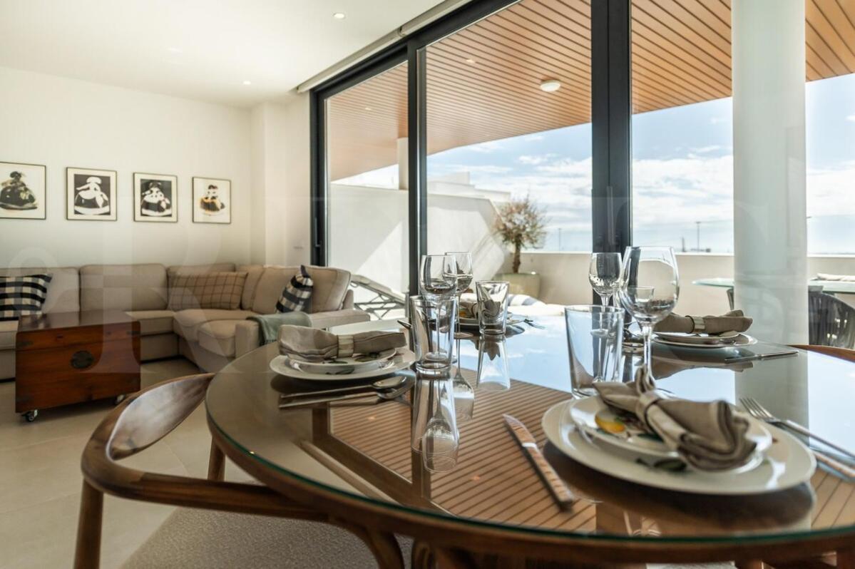 Апартаменты Seaside Escape With Views, Pool And Parking Rems Фуэнхирола Экстерьер фото